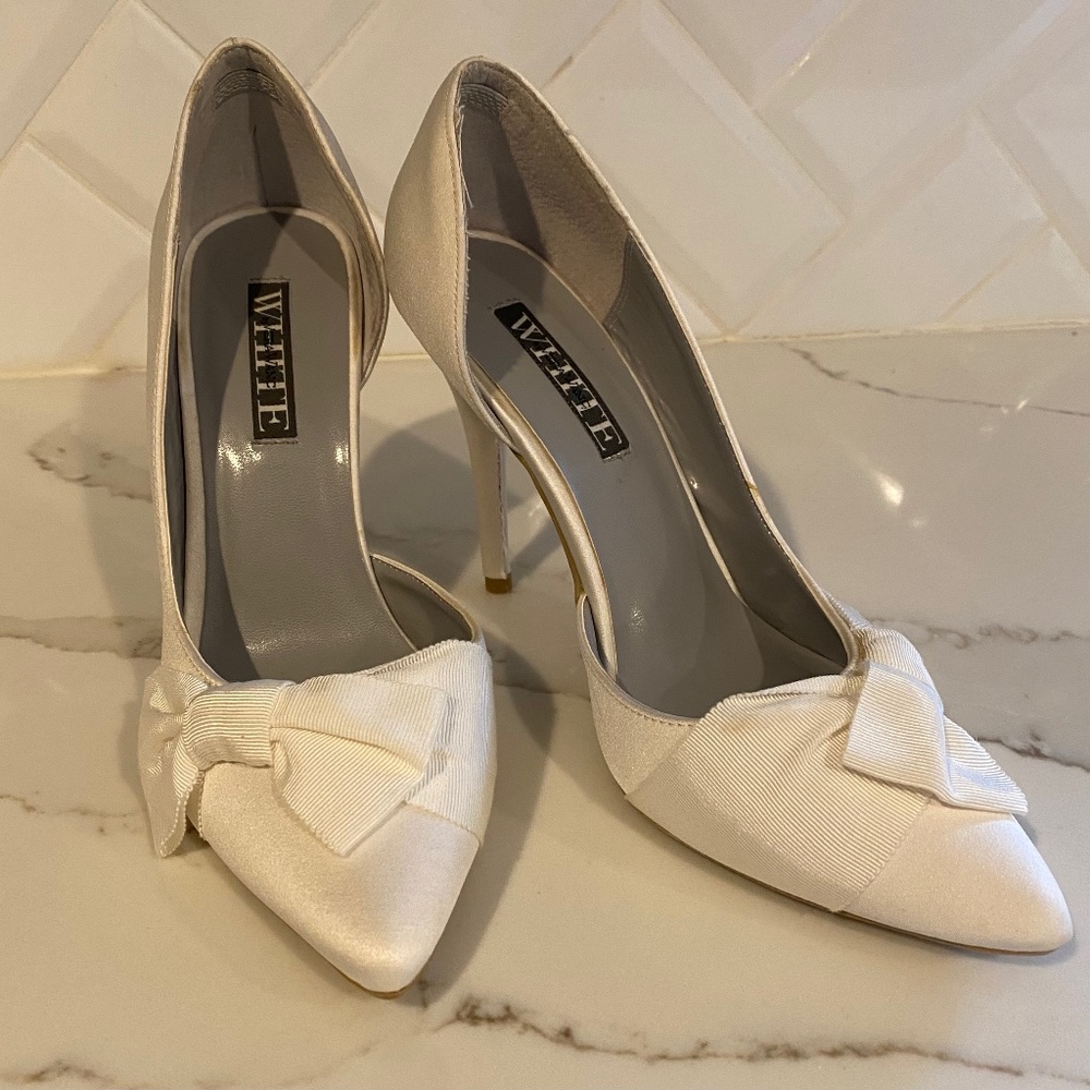 Vera Wang white heels with bow